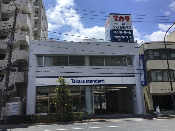 ショールームは明治通りに面しております。